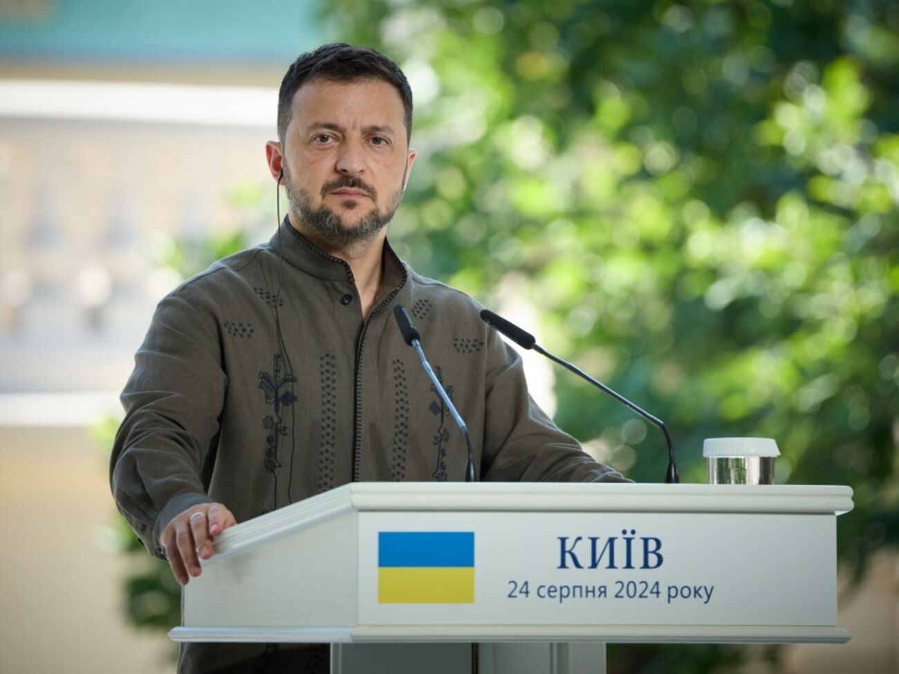 Украина заслуживает приглашения в НАТО, заявил Зеленский