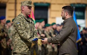 Зеленский вручил 40-й бригаде тактической авиации почетную ленту