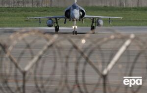 Украина хочет получить от США разрешение на удары западным оружием вглубь РФ, чтобы стимулировать Россию к переговорам, отметил источник