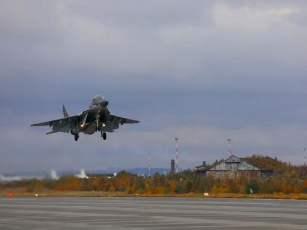 Росіяни передислоковують більшість авіаційних активів углиб країни