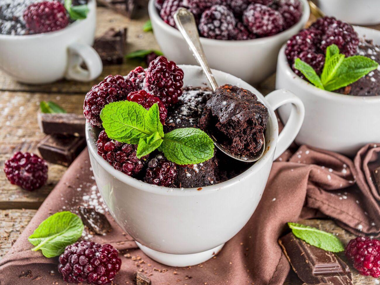 Шоколадний десерт у чашці – дуже простий у приготуванні