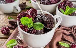 Шоколадний десерт у чашці – дуже простий у приготуванні