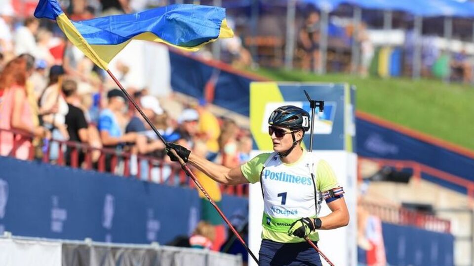 Мандзин пересек финиш с флагом Украины