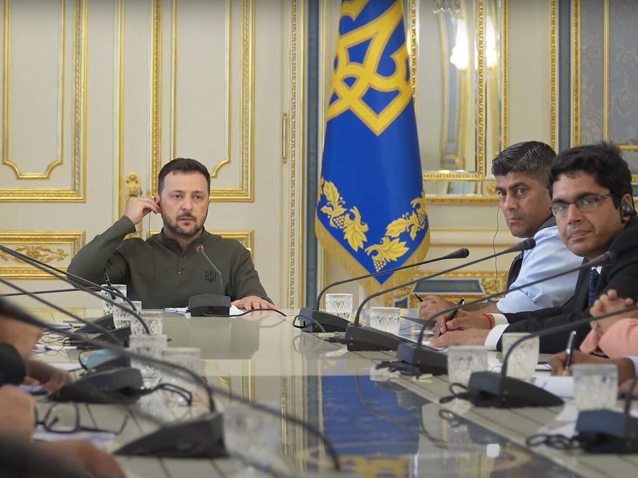 Путин – "просто вор, который угрожает и ядерным оружием", сказал Зеленский в интервью индийским СМИ