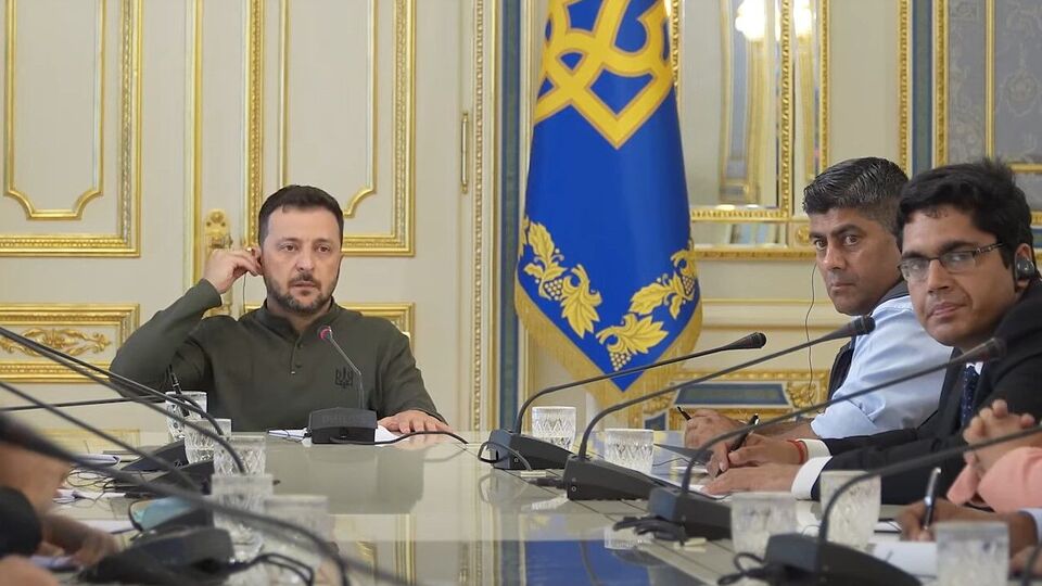 Путин – "просто вор, который угрожает и ядерным оружием", сказал Зеленский в интервью индийским СМИ