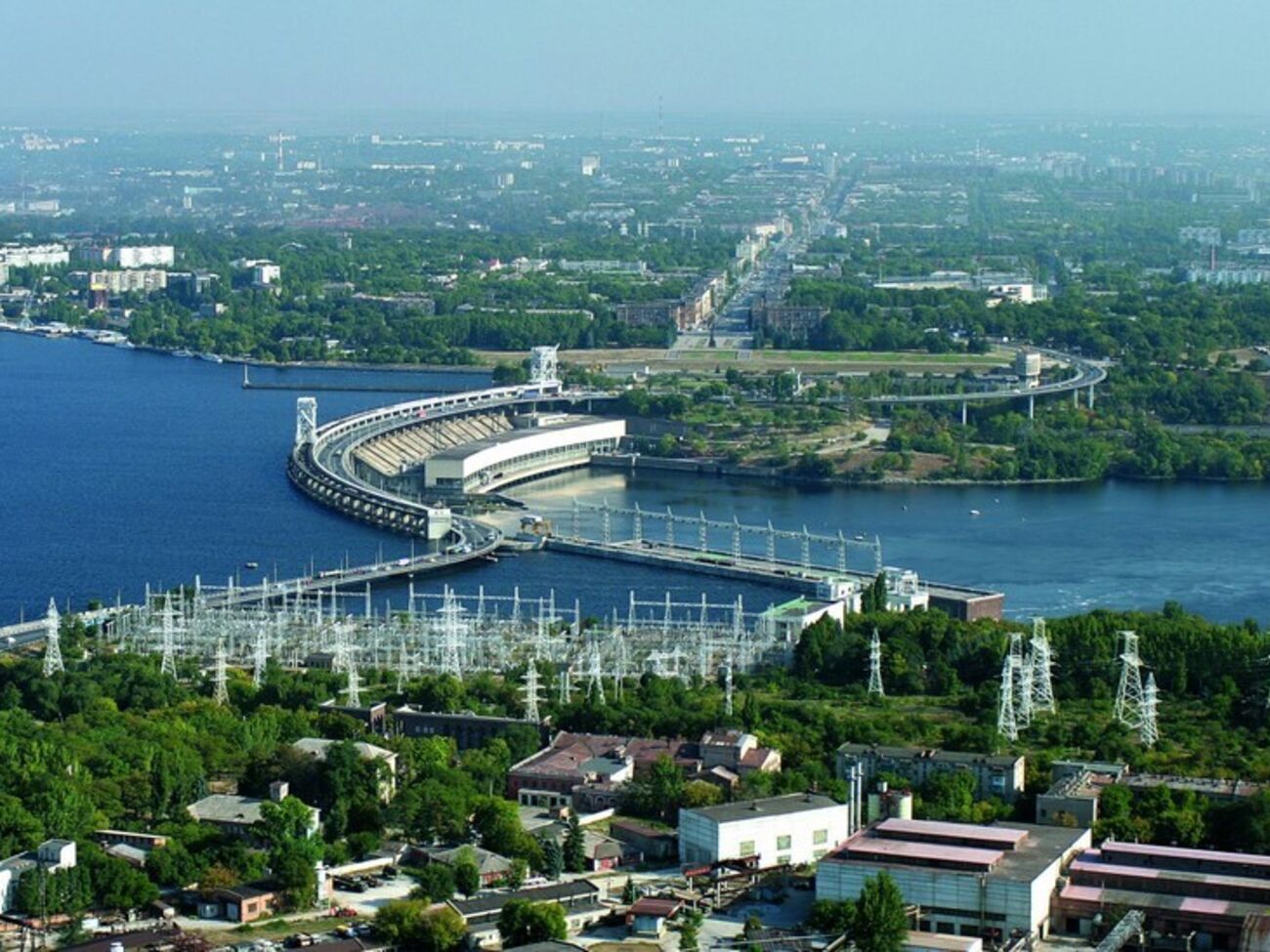 Движение по плотине закрыто из-за атаки РФ