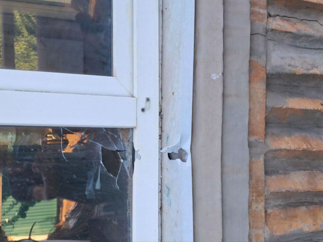 Ворожий обстріл пошкодив десяток будинків, зазначив Лисак