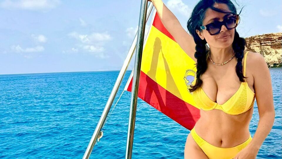 Хайек родилась 2 сентября 1966 года в Мексике