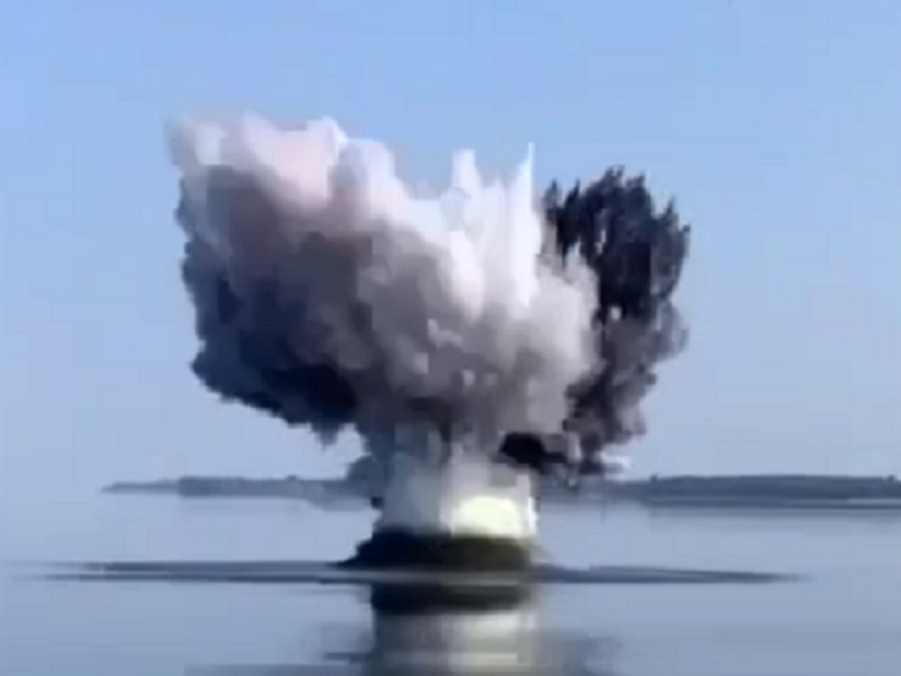 Ракета попала недалеко от берега