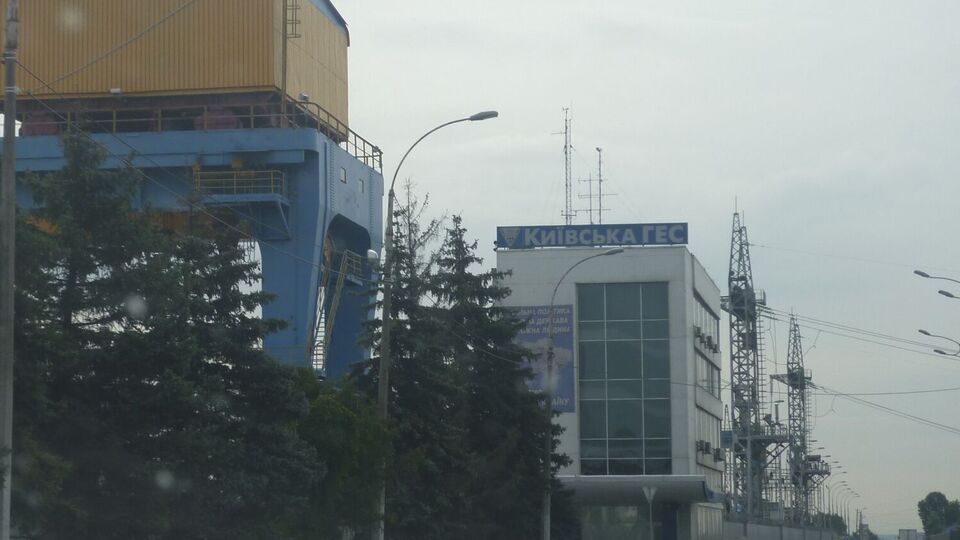 Через ранкову атаку РФ було обмежено проїзд дамбою Київської ГЕС, зазначили в ОВА