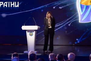 Зеленская вручила награду "Национальная легенда Украины" Баффетту