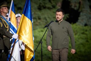 На объектах, которые РФ атаковала кассетными боеприпасами, должны поработать саперы, прежде чем энергетики приступят к ремонту, сказал Зеленский