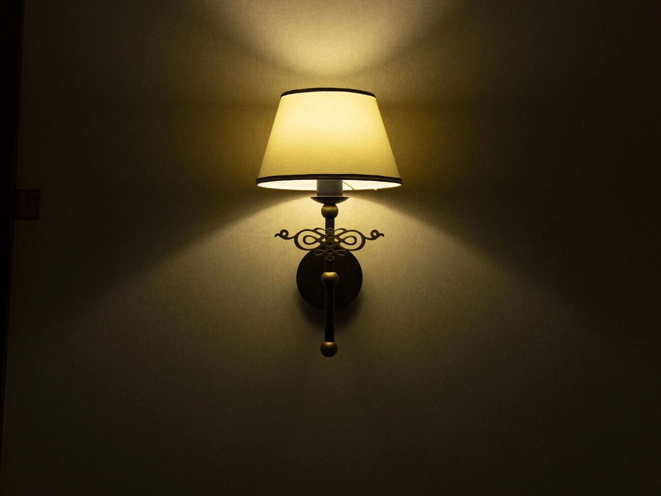 У Києві і Дніпропетровській області 27 серпня прогнозують застосування обмежень електроенергії для більш ніж половини споживачів одночасно, зазначили в Yasno