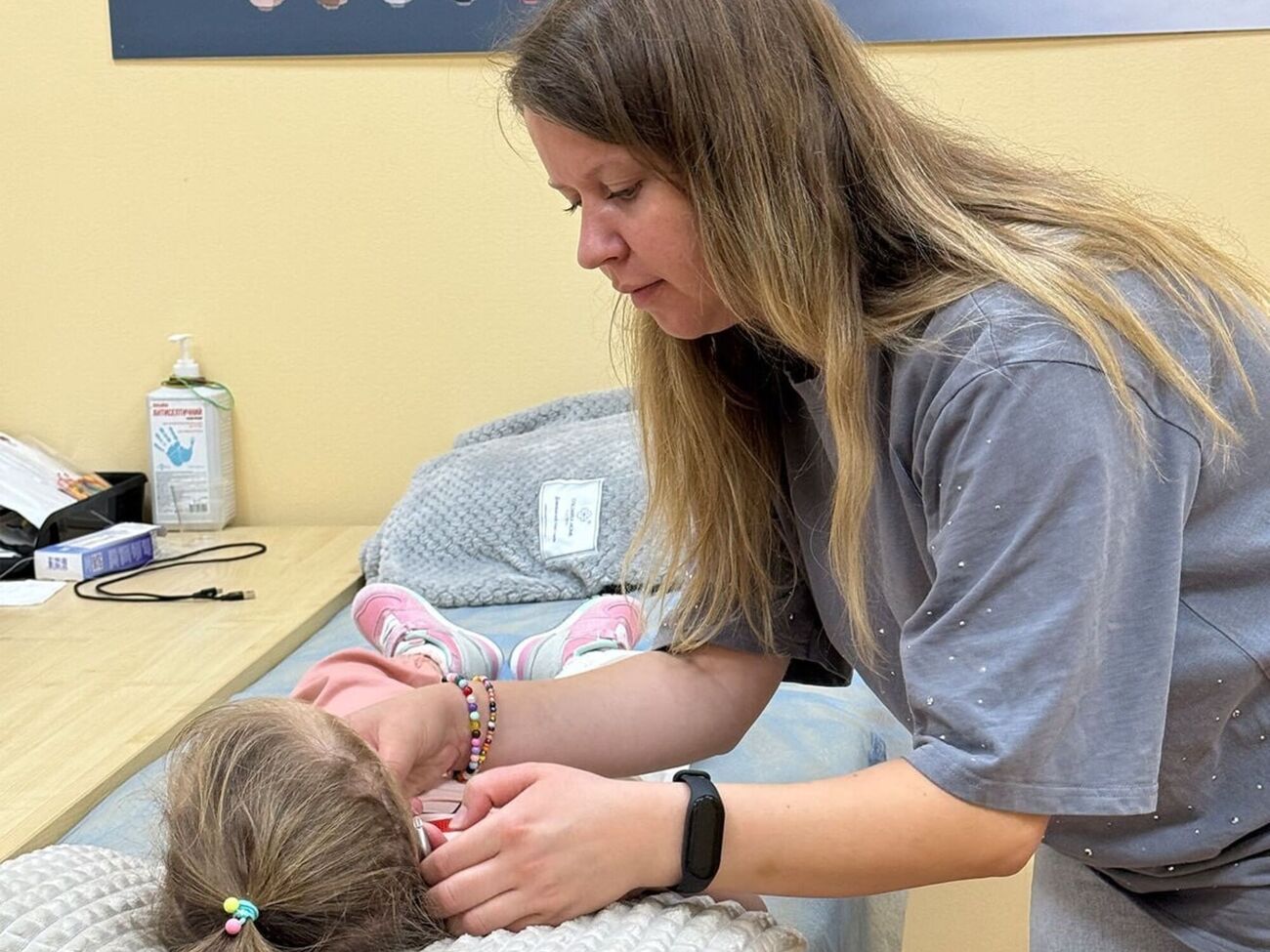 Допомогу в слухопротезуванні в межах проєкту "Рінат Ахметов – Дітям. Тепер я чую" можуть отримати діти з вадами слуху віком до семи років