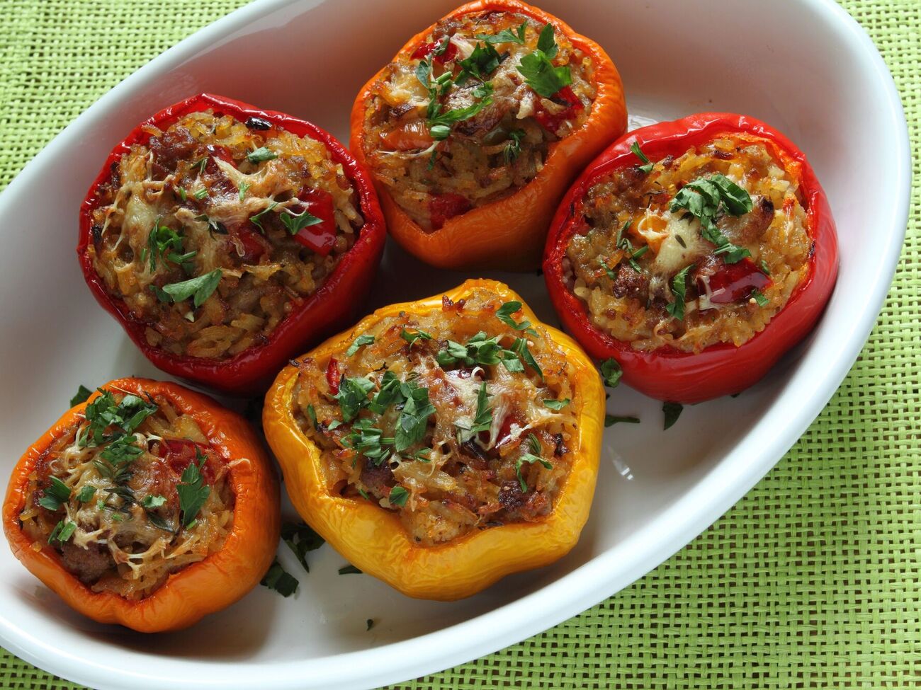 Перцы нужно запекать в течение одного часа