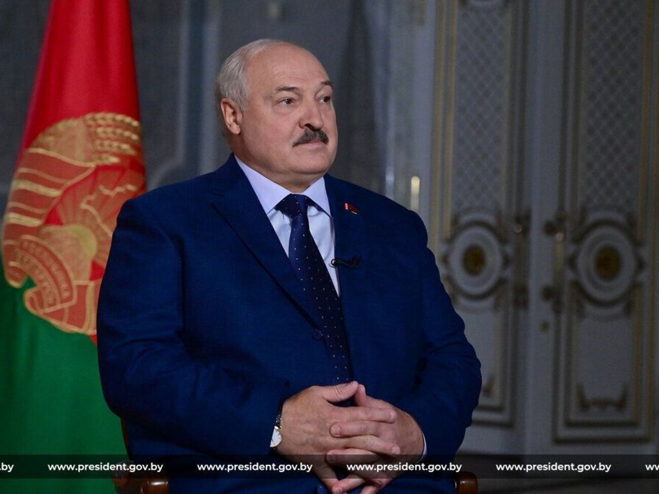 Лукашенко: Нам зараз радять, підкидають збоку: "Давай тут відступи, там звільни"