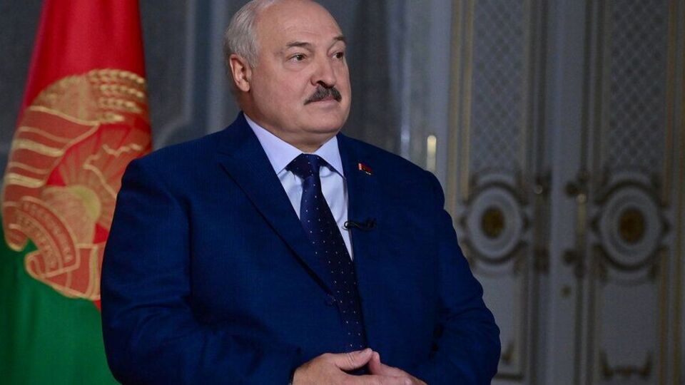 Лукашенко: Нам сейчас советуют, подбрасывают со стороны: "Давай здесь отступи, там освободи"