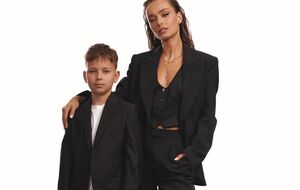 Мішина сама виховує сина