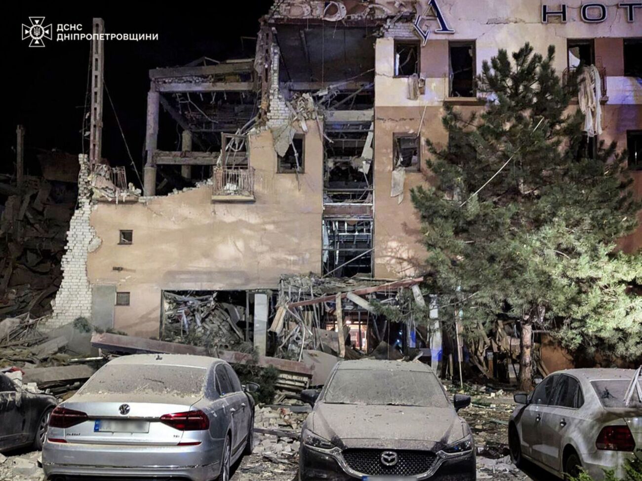 Во время ракетной атаки на отель погибли два человека