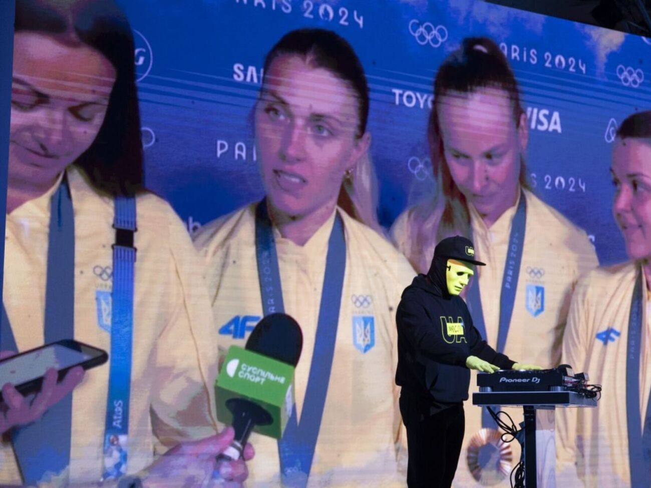 На Олимпиаде в Париже Харлан завоевала две медали: бронзовую в одиночном турнире и золотую в командном