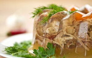 Сімейний рецепт холодцю з півня та яловичих ніжок