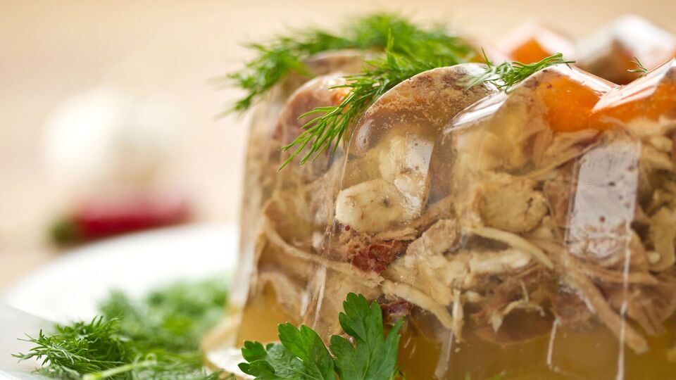 Сімейний рецепт холодцю з півня та яловичих ніжок