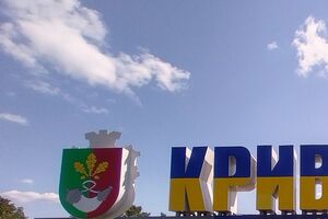 В Кривом Роге из-за российской воздушной атаки повреждены инфраструктура и авто, также произошло возгорание, рассказали в ОВА