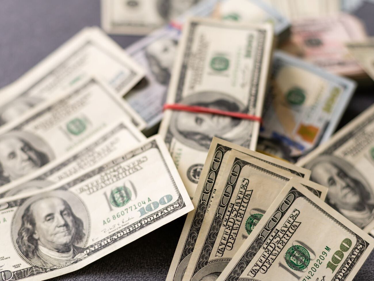 Соглашение о реструктуризации поддержали 97,38% владельцев еврооблигаций, заявили в Минфине