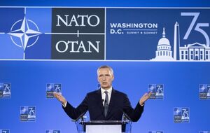 В НАТО решительно осудили "неизбирательные удары РФ"