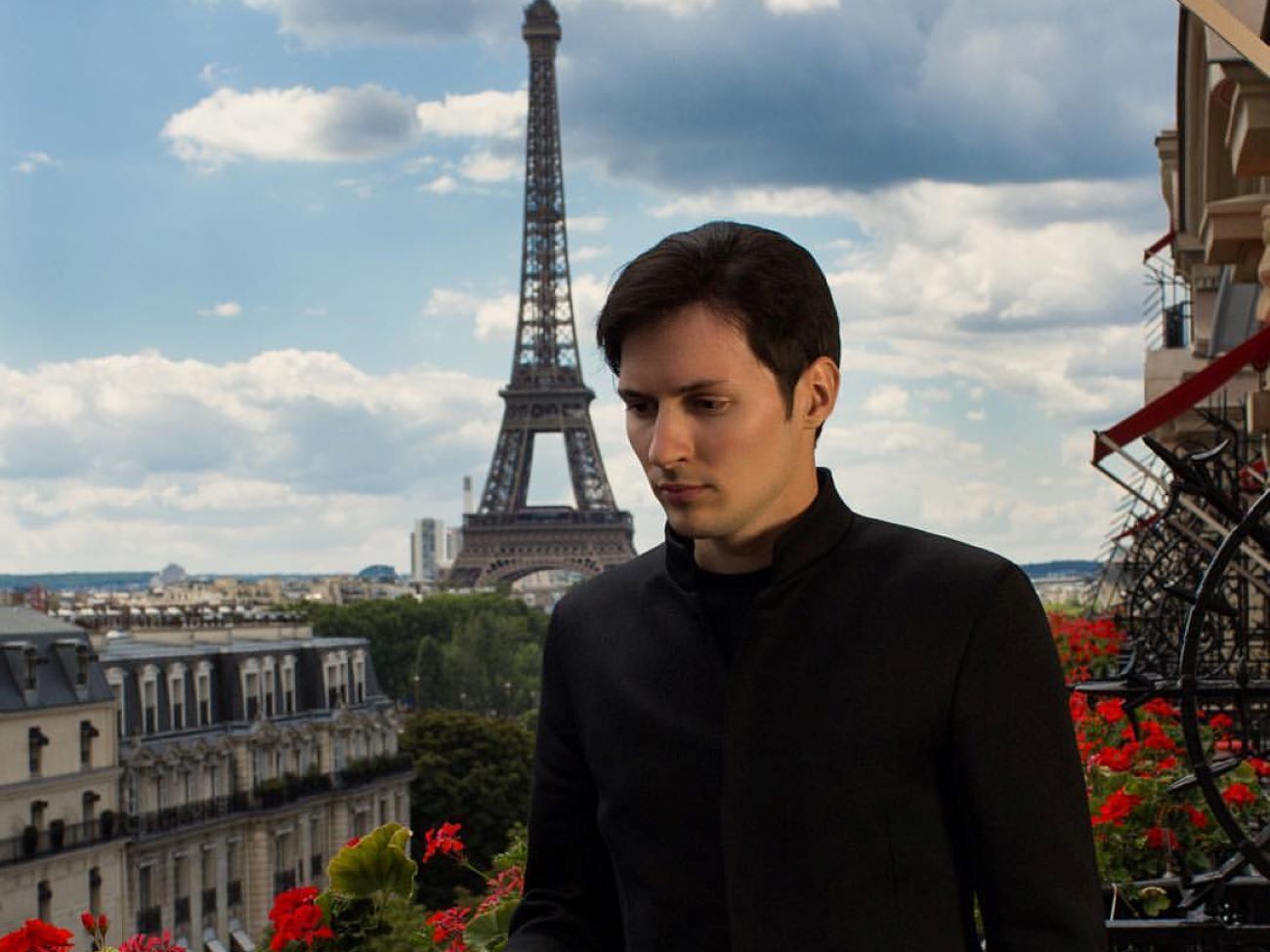 За даними газети, Макрон пропонував Дурову перенести штаб-квартиру Telegram до Парижа