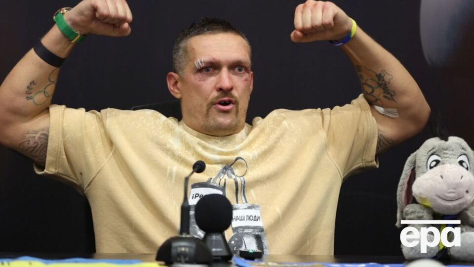 Усик про Зеленського: Він боєць у нас, тому хай пояс буде у президента