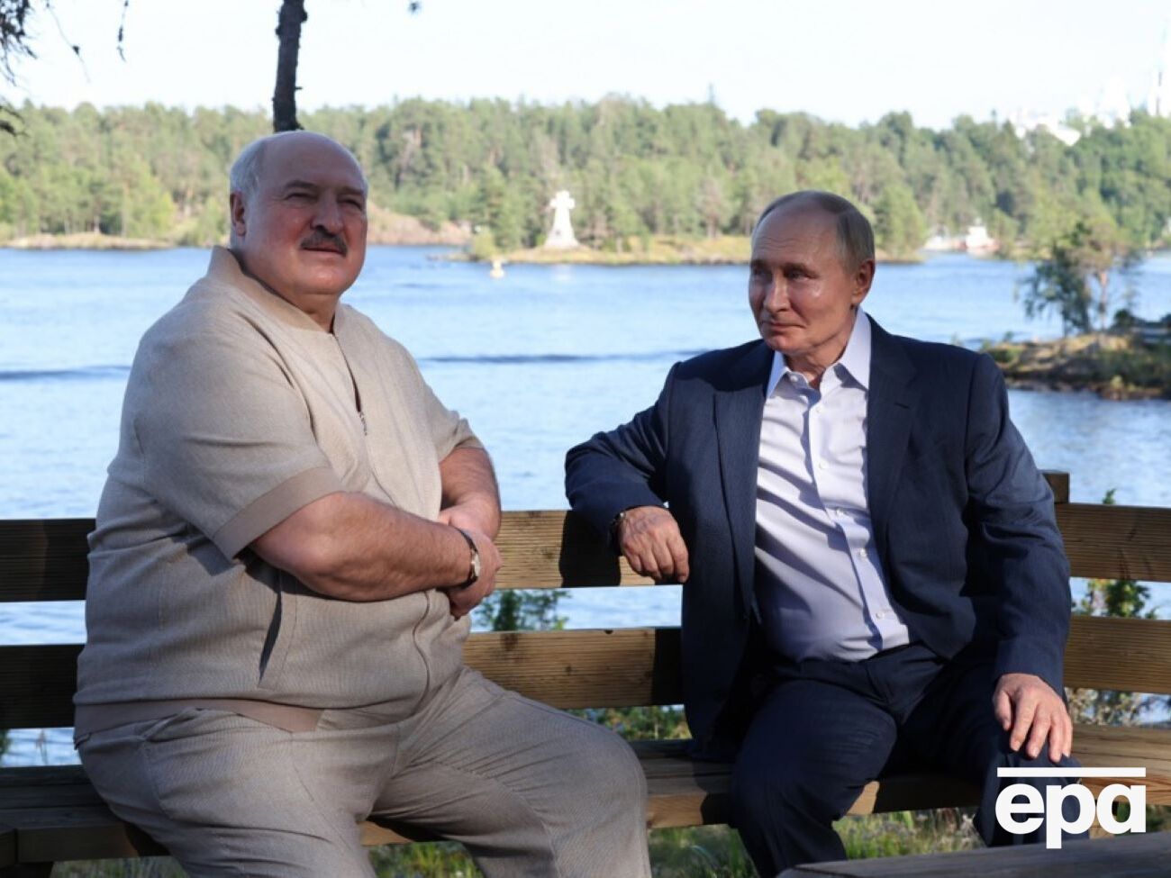 Когда Лукашенко поймет, что Путина через шесть месяцев не будет на месте, он вдруг станет самым большим сторонником Украины и Запада, считает Грозев