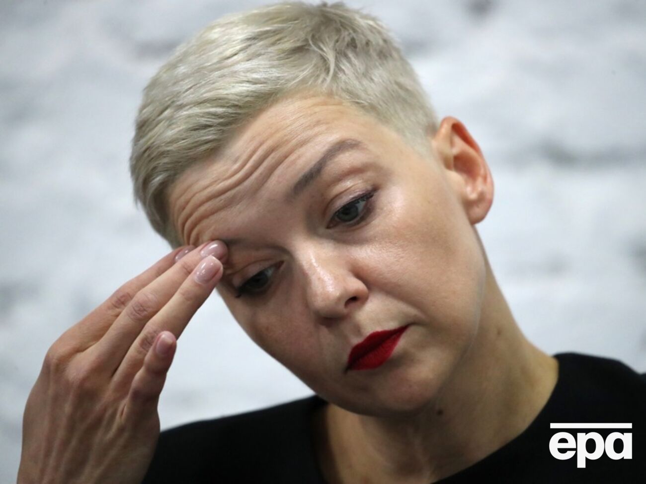 Колесниковой не передают письма, а рвут их у нее на глазах, пишут белорусские журналисты