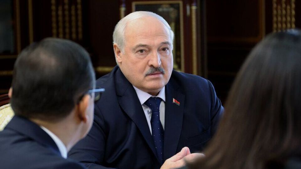 Лукашенко отметил, что ему "плохо становится" от обзоров мировых СМИ
