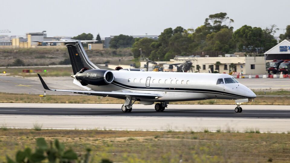 Кабаева с 2014 года не менее шести раз летала на таком бизнес-джете (на фото – Embraer Legacy 600)