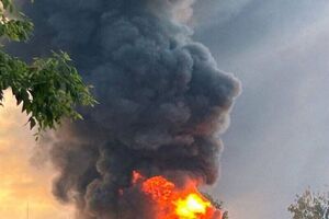 Після ударів дронів у російських областях почалися масштабні пожежі