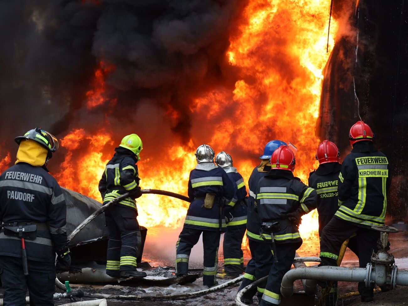 Пожежу гасило 64 рятувальники за допомогою 23 одиниць техніки