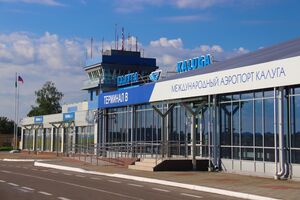 В районе аэропорта сбили два дрона, есть разрушения