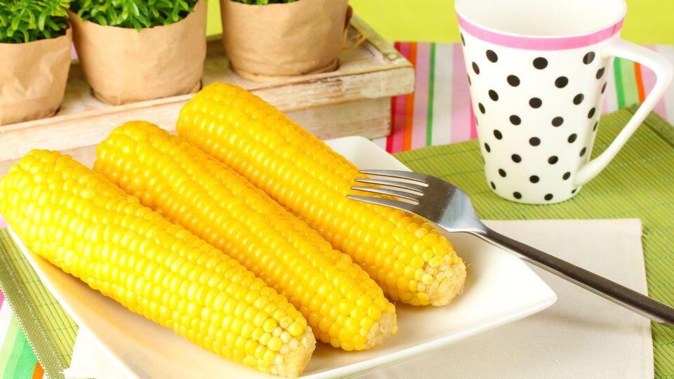 Кукурудзу потрібно подавати гарячою