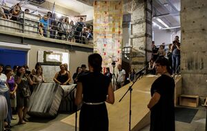 Выставка объединила более 30 деятелей искусства из более чем 10 стран, переживших войну или давно работающих с этой темой