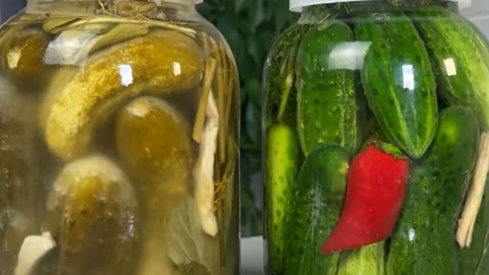 Для приготування розсолу у крижаній воді розчиніть сіль