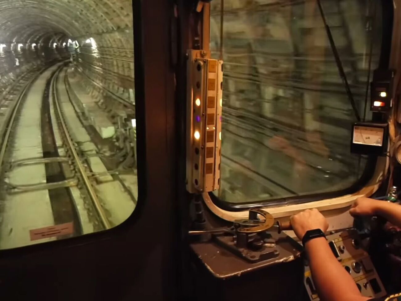 В составе поезда есть спецвагон, проверяющий новое колейное полотно в метро, рассказали в мэрии Киева