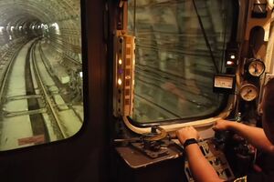 У складі поїзда є спецвагон, який перевіряє нове колійне полотно в метро, розповіли в мерії Києва