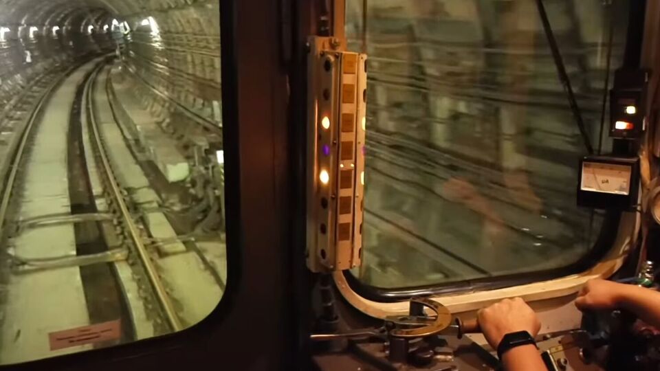 В составе поезда есть спецвагон, проверяющий новое колейное полотно в метро, рассказали в мэрии Киева