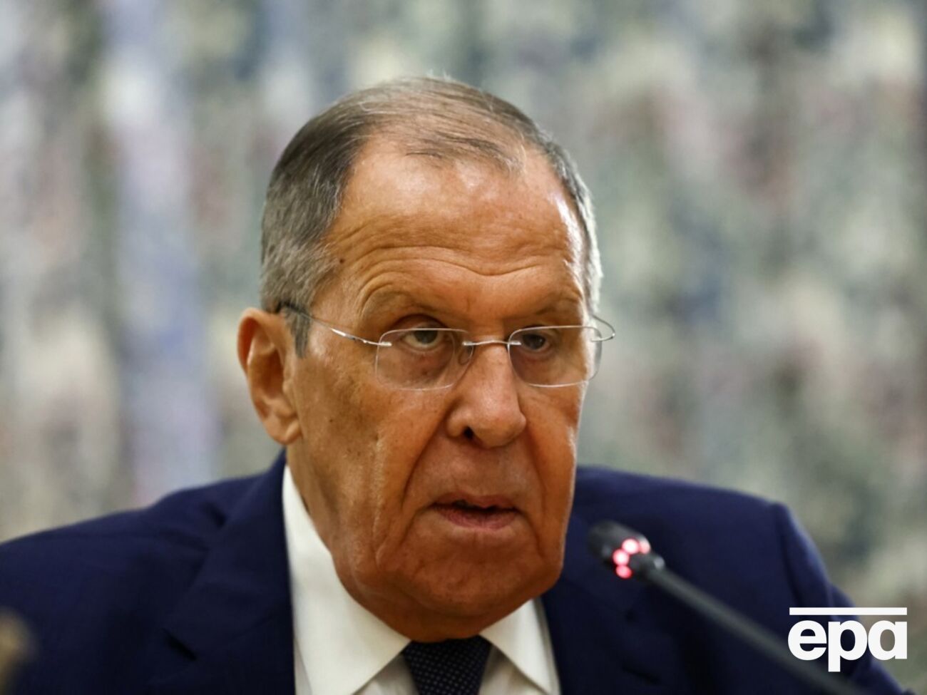 В 2022 году СМИ сообщали, что у Лаврова имеются проблемы с сердцем