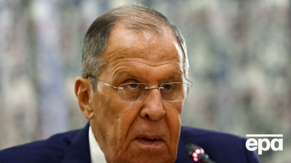 В 2022 году СМИ сообщали, что у Лаврова имеются проблемы с сердцем