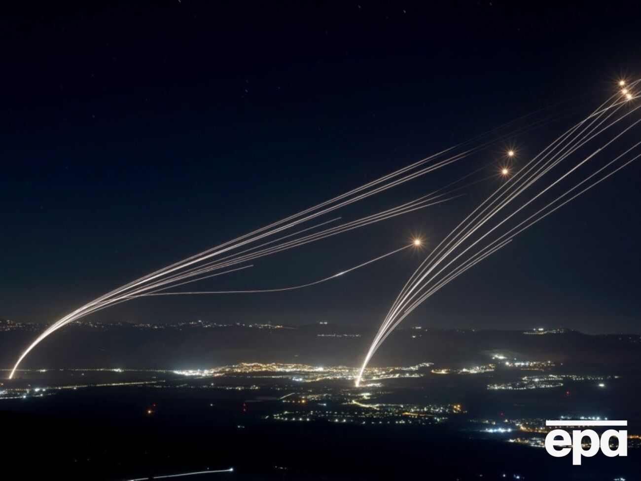 Ізраїль заявив про збиття більшості ракет, якими атакувала "Хезболла"