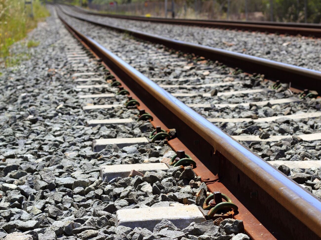 Оккупанты "без анонсов и красных лент" запустили железную дорогу из РФ в Мариуполь, отметил Андрющенко