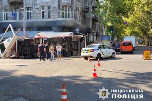 Зіткнення сталося, коли рятувальники їхали на виклик з увімкненою сиреною і проблисковими маячками, зазначили в поліції