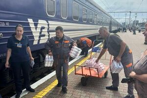 Потяги й далі долають наслідки нічного обстрілу РФ по Полтавській області, зазначили в "Укрзалізниці"